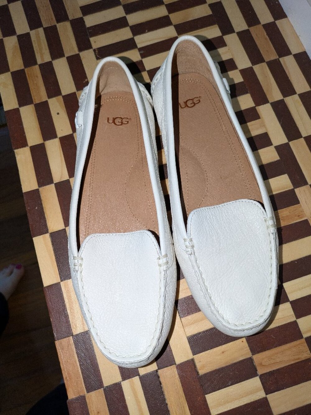 Beautiful leather ugg loafer size 8